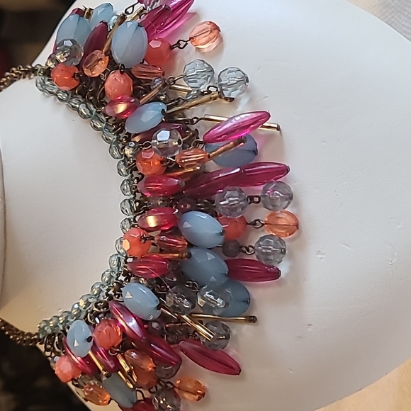Beautiful  necklace for all occasions  multiple color - Picture 3 of 3